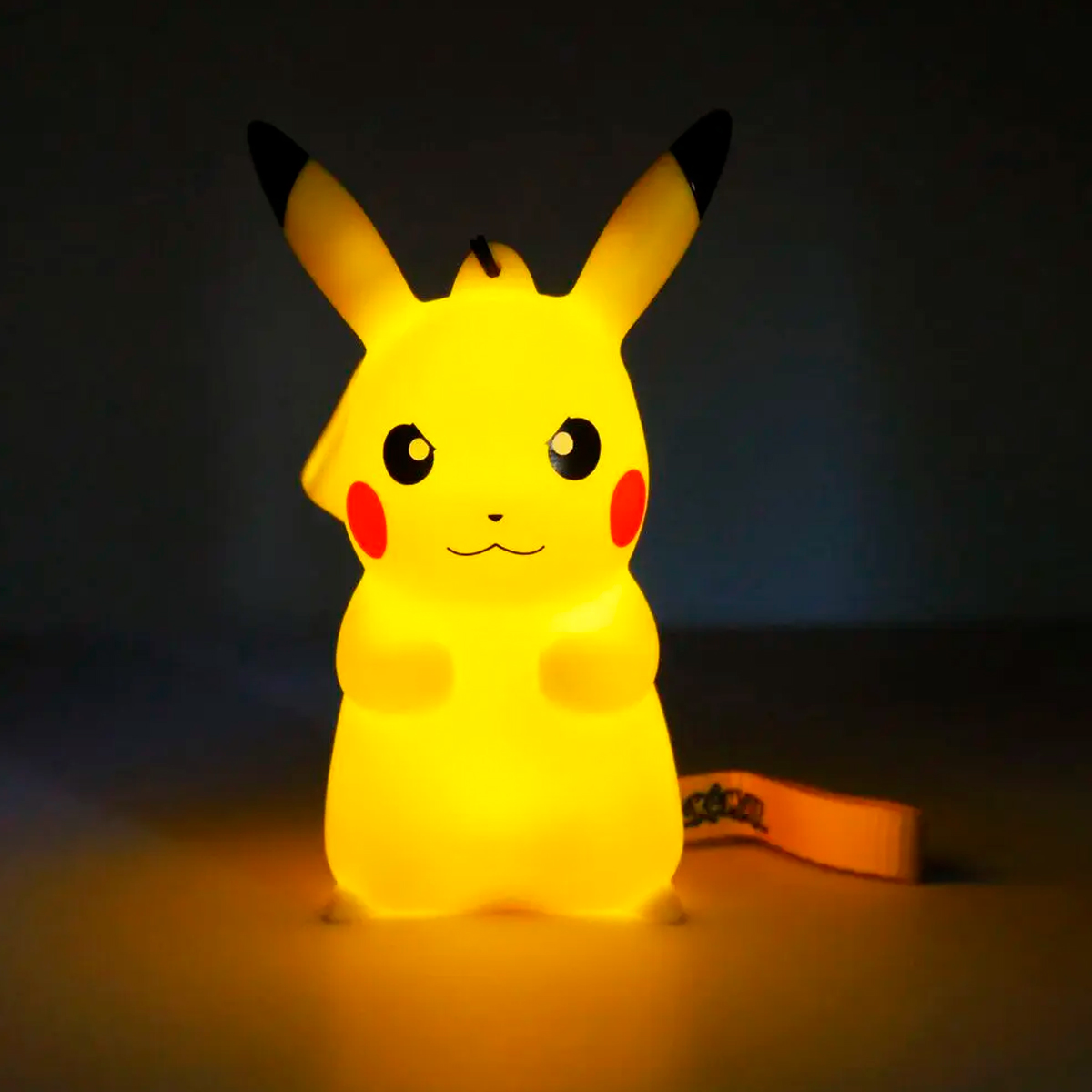 LUZ PORTATIL DE PIKACHU MOLESTO CON CORREA DE MANO - 3