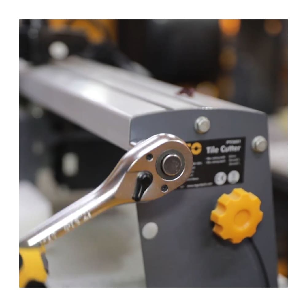 SET 12 DADOS CON LLAVE RATCHET 1/2' Y BARRA DE EXTENSIÓN 5' INGCO HKTS12122 - 6