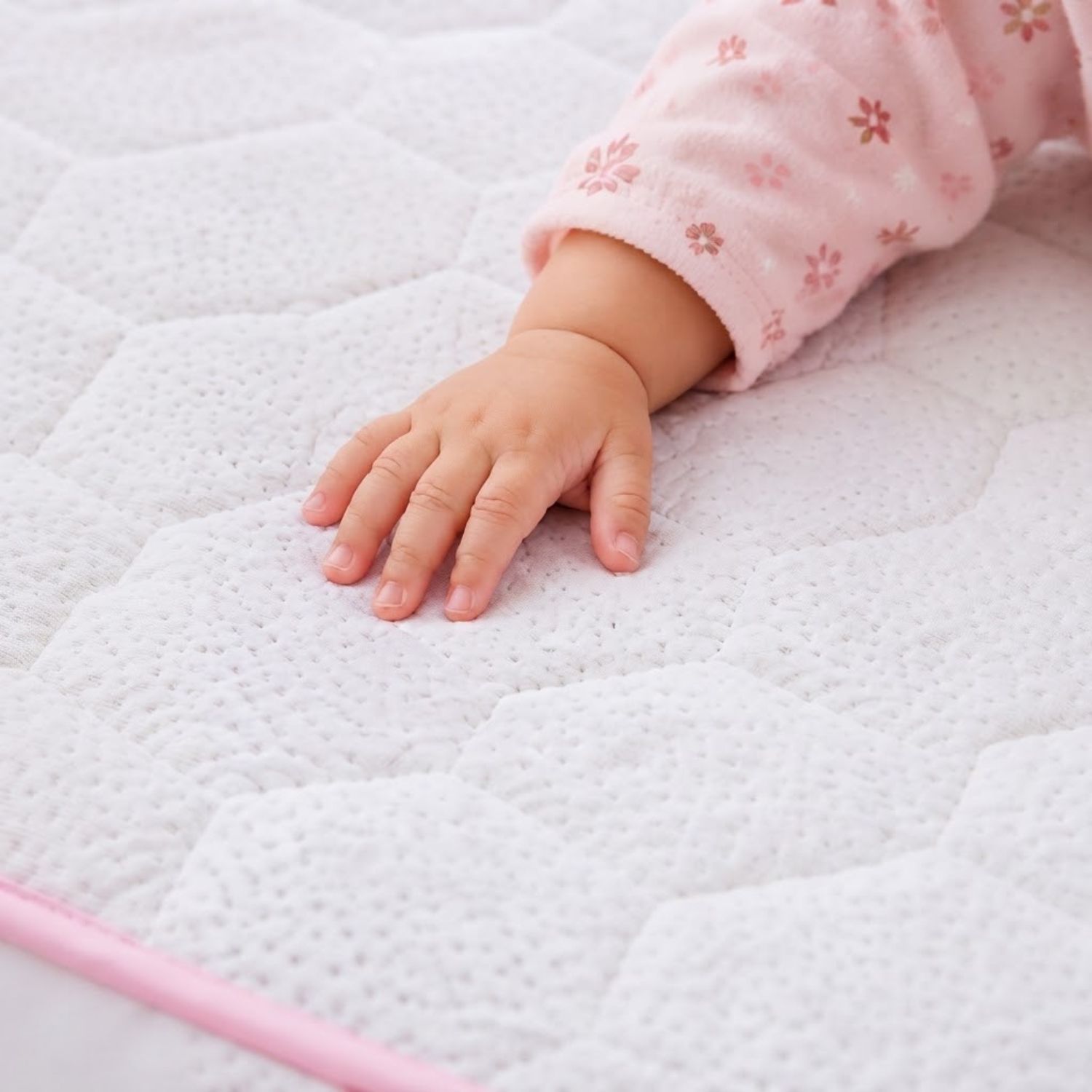 COLCHÓN ROSADO PARA CUNA BEBE CON ALMOHADA + 05 PELOTITAS - 2