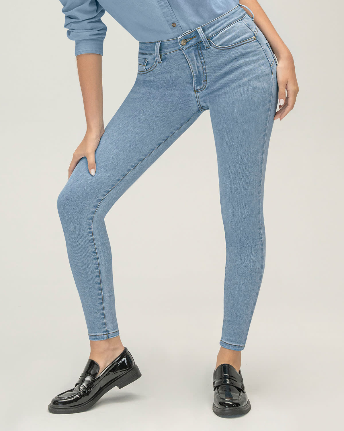 JEAN SKINNY LEVANTA COLA - 1