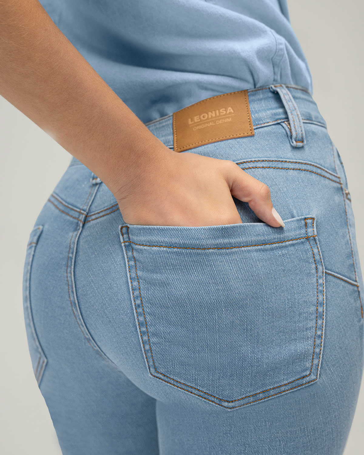 JEAN SKINNY LEVANTA COLA - 4