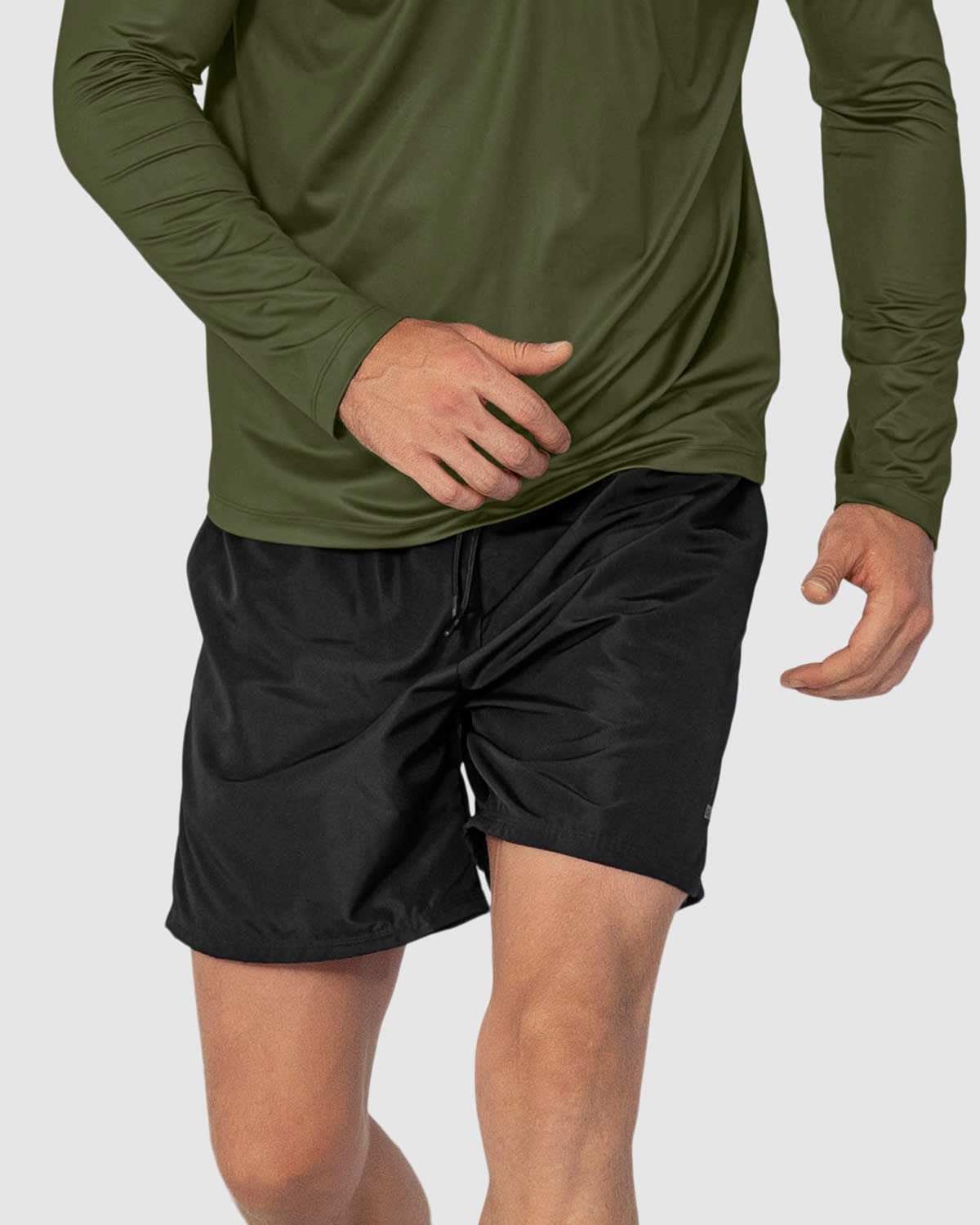 SHORT DEPORTIVO CON ANTIFLUIDOS Y BOLSILLOS FUNCIONALES - 1
