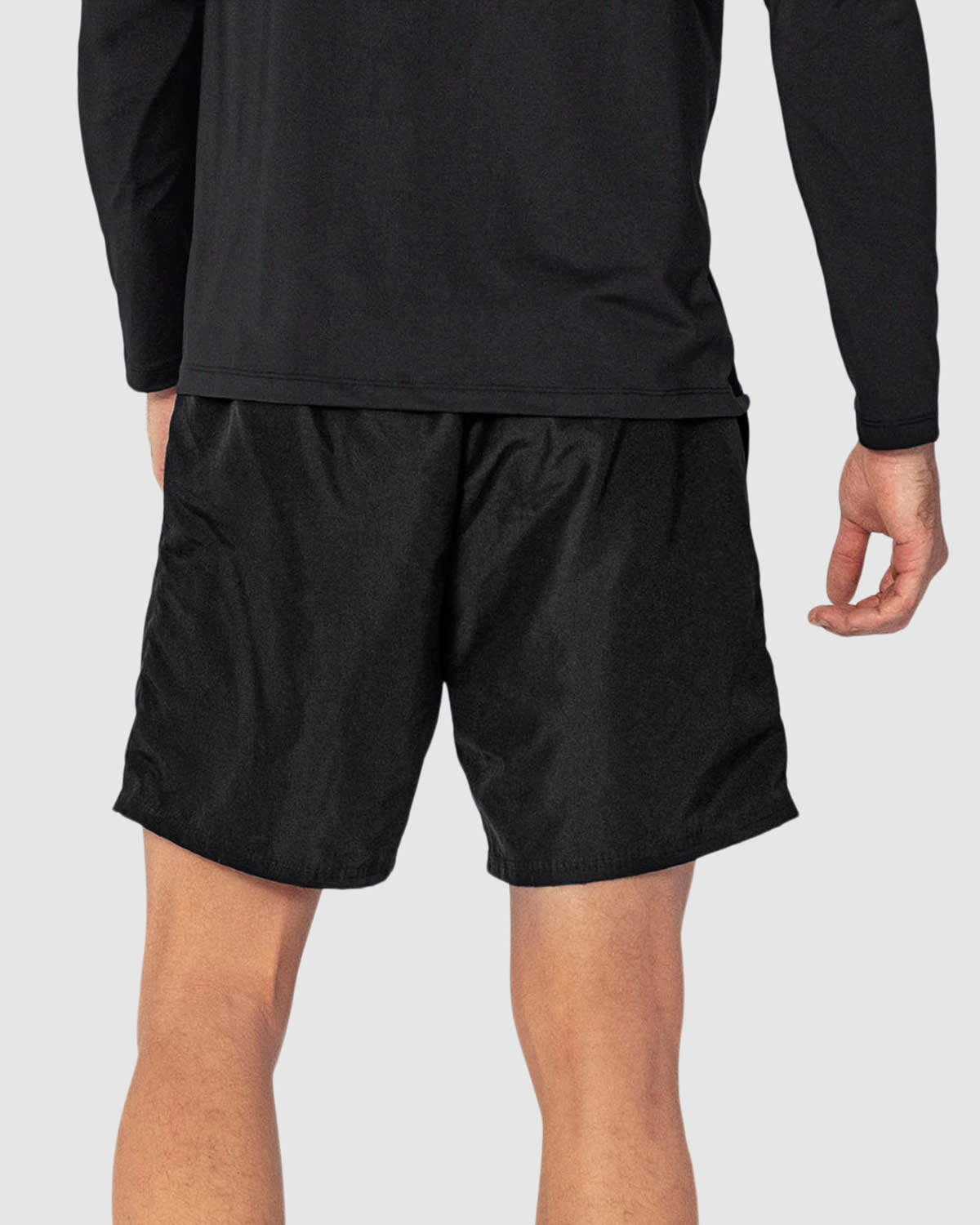 SHORT DEPORTIVO CON ANTIFLUIDOS Y BOLSILLOS FUNCIONALES - 2
