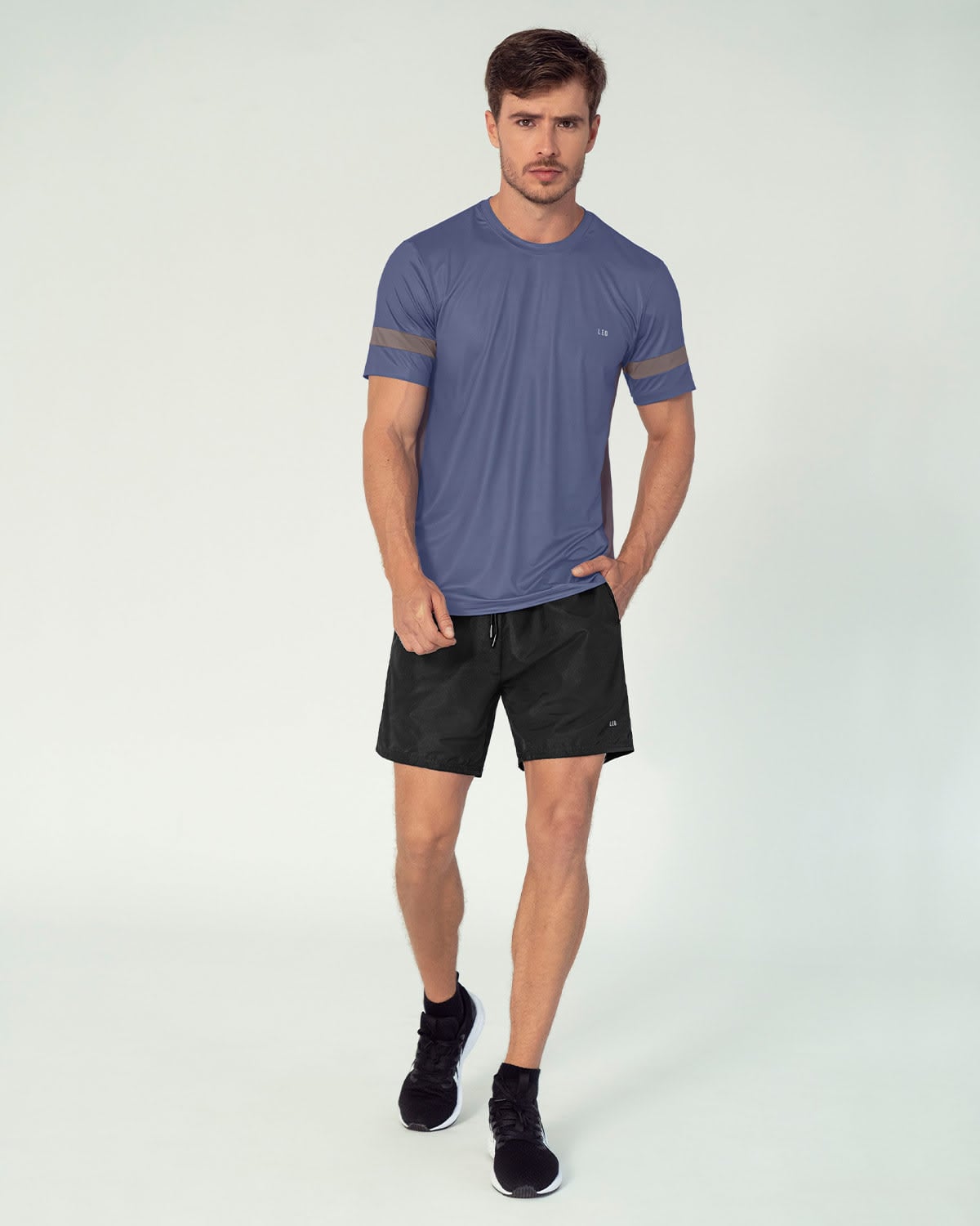 SHORT DEPORTIVO CON ANTIFLUIDOS Y BOLSILLOS FUNCIONALES - 3
