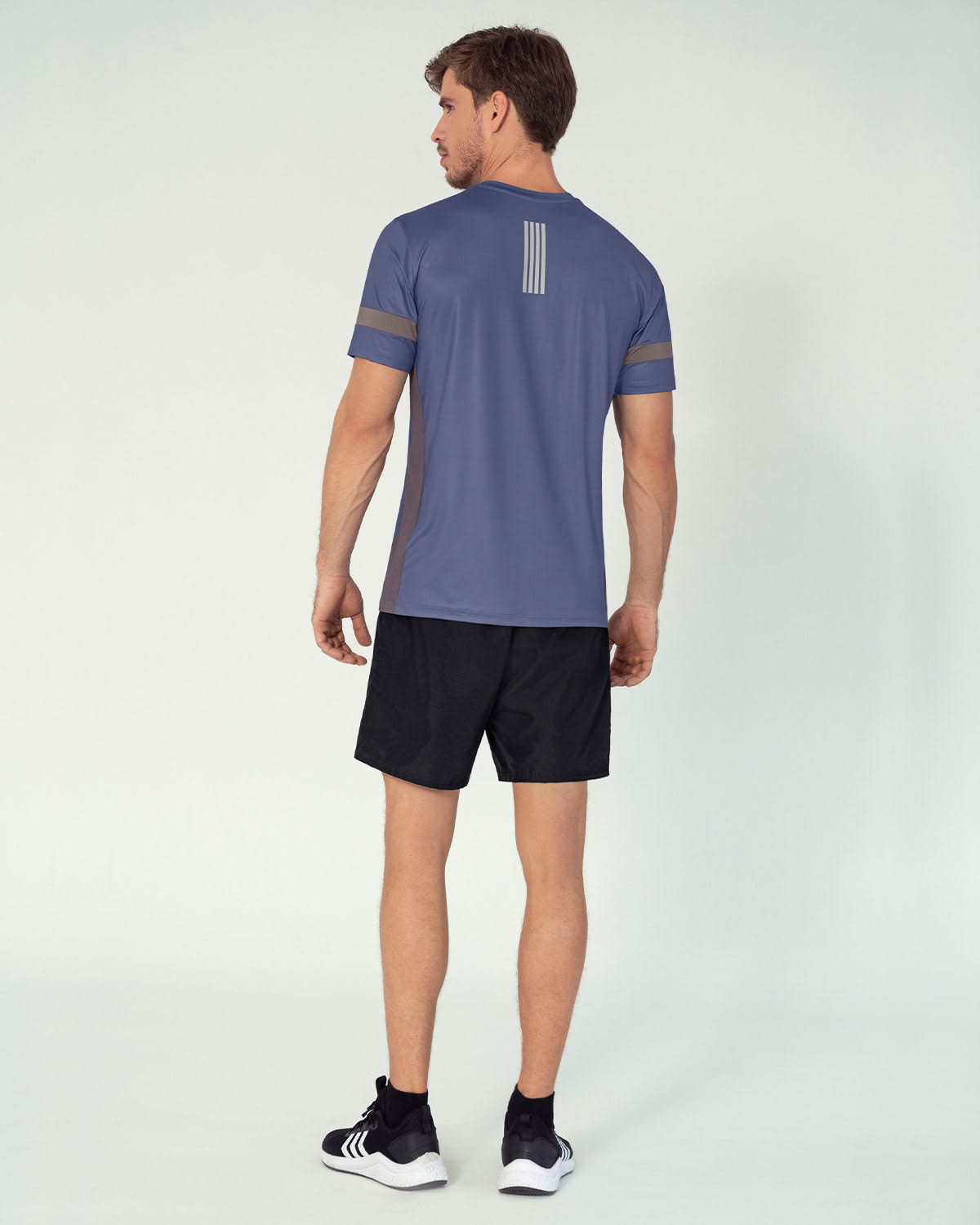SHORT DEPORTIVO CON ANTIFLUIDOS Y BOLSILLOS FUNCIONALES - 4