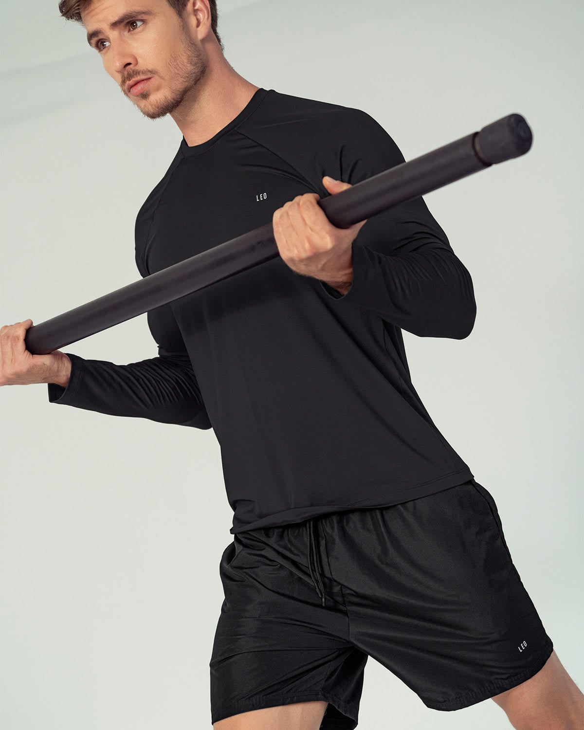 SHORT DEPORTIVO CON ANTIFLUIDOS Y BOLSILLOS FUNCIONALES - 5