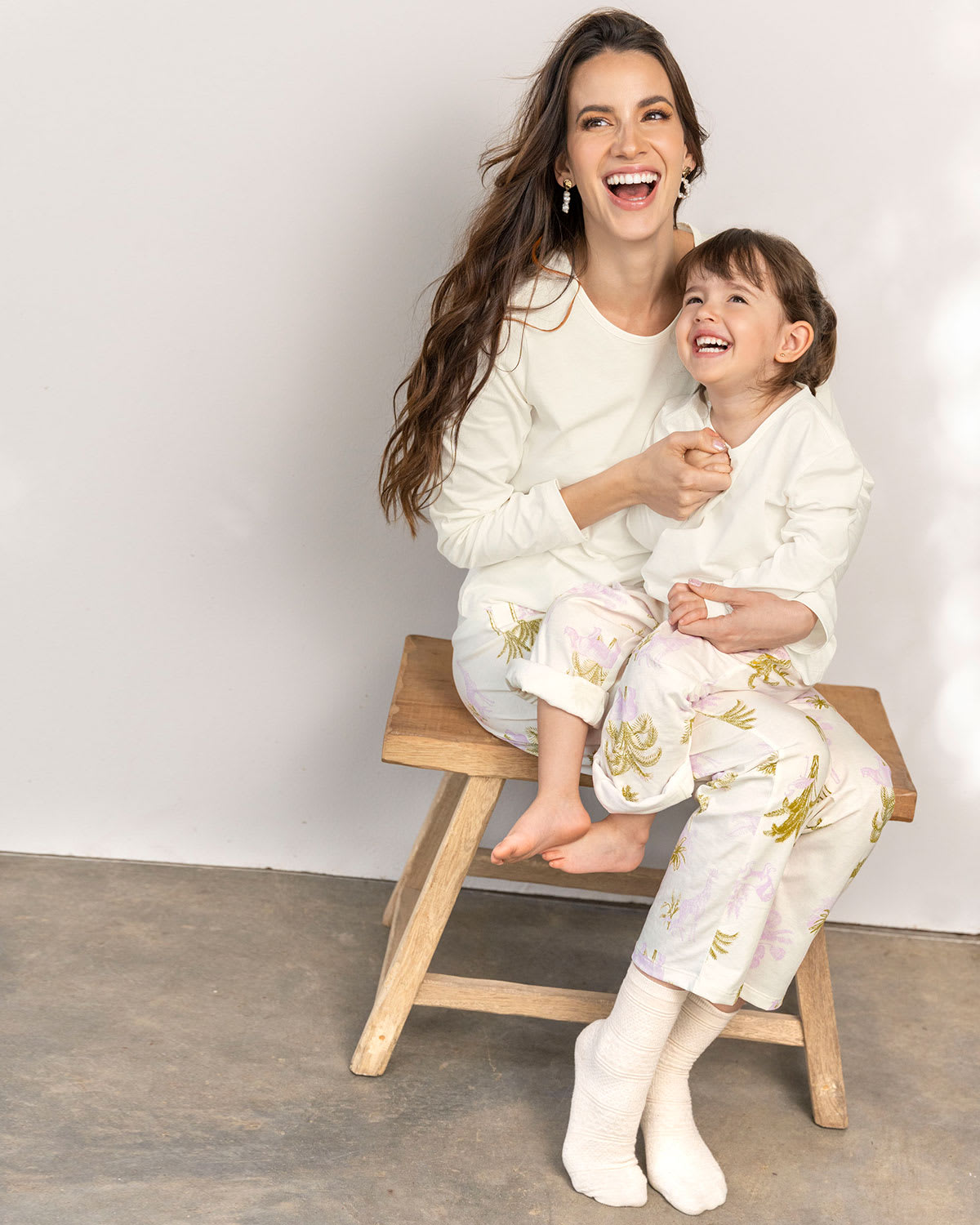 CONJUNTO PIJAMA PARA NIÑA CON CAMISETA Y PANTALÓN LARGO - 4