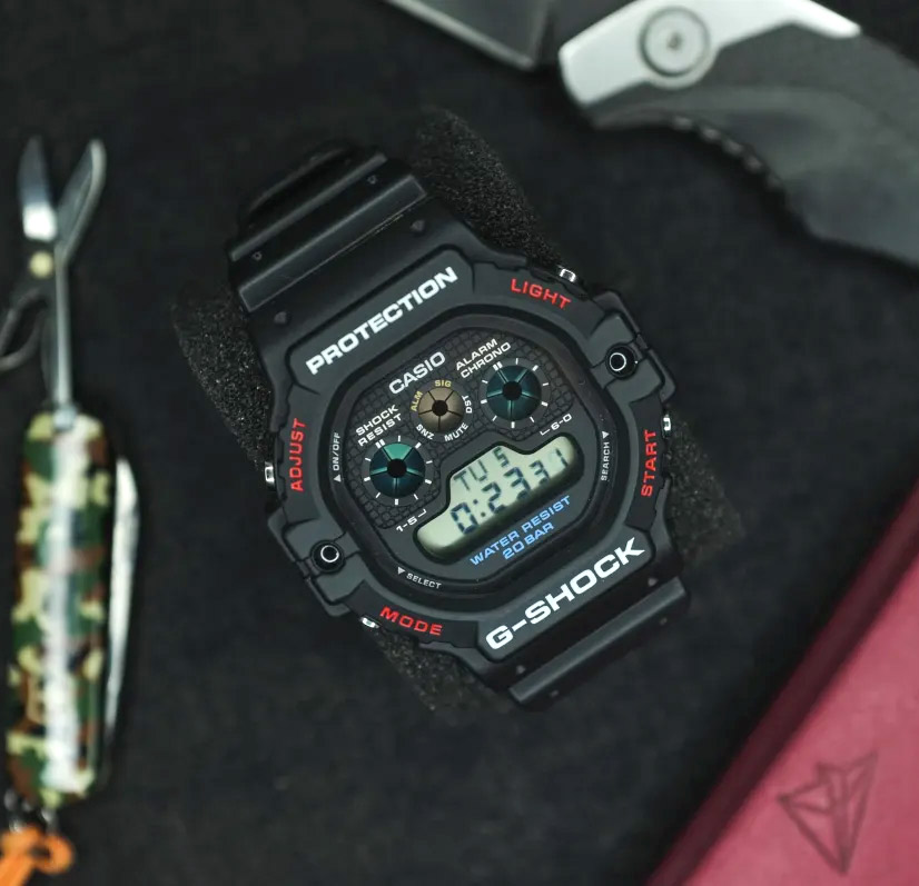 RELOJ CASIO G-SHOCK DW-5900-1 DE HOMBRE ACUÁTICO - 4