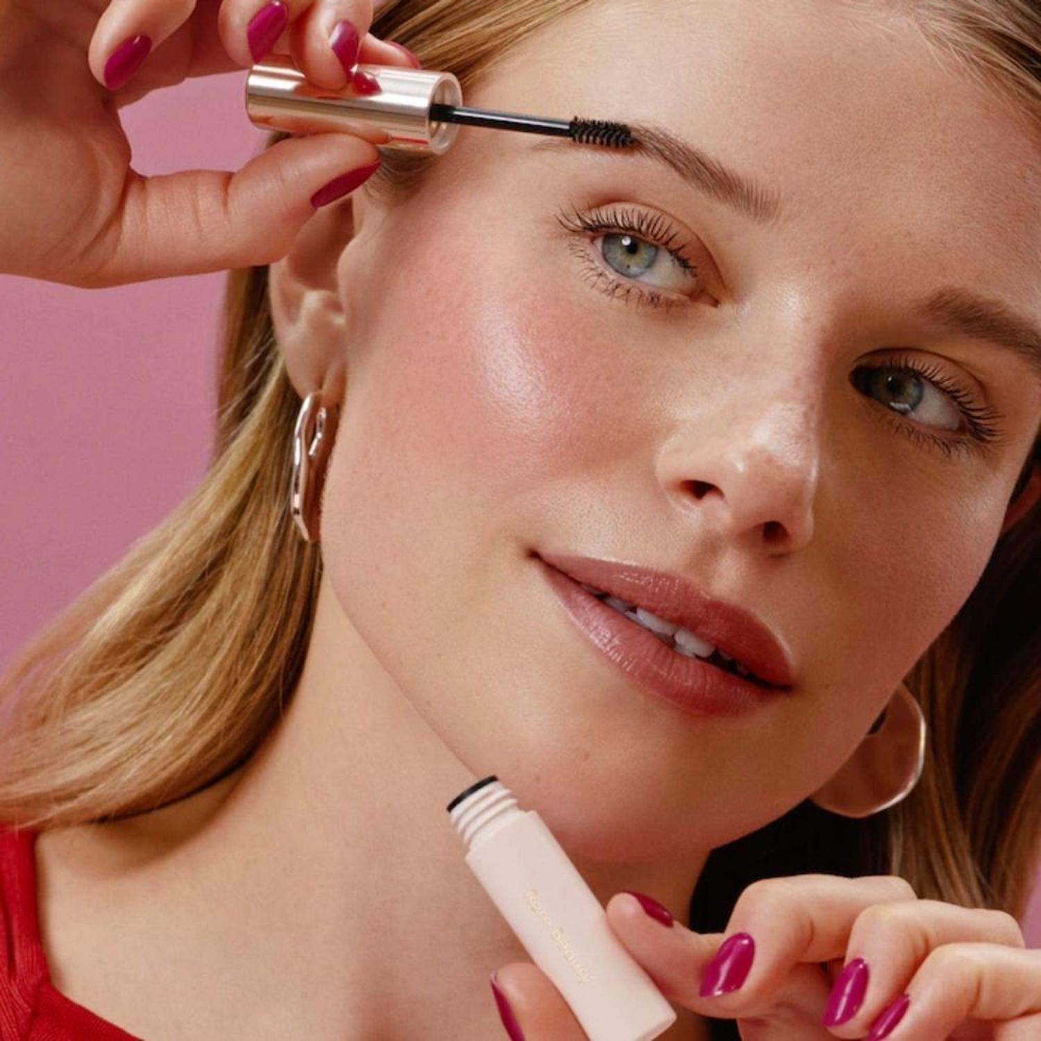 SET RARE BEAUTY GEL PARA CEJAS LIFTING BROW 4.5 G Y MASCARA DE PESTAÑAS 8 ML - 2