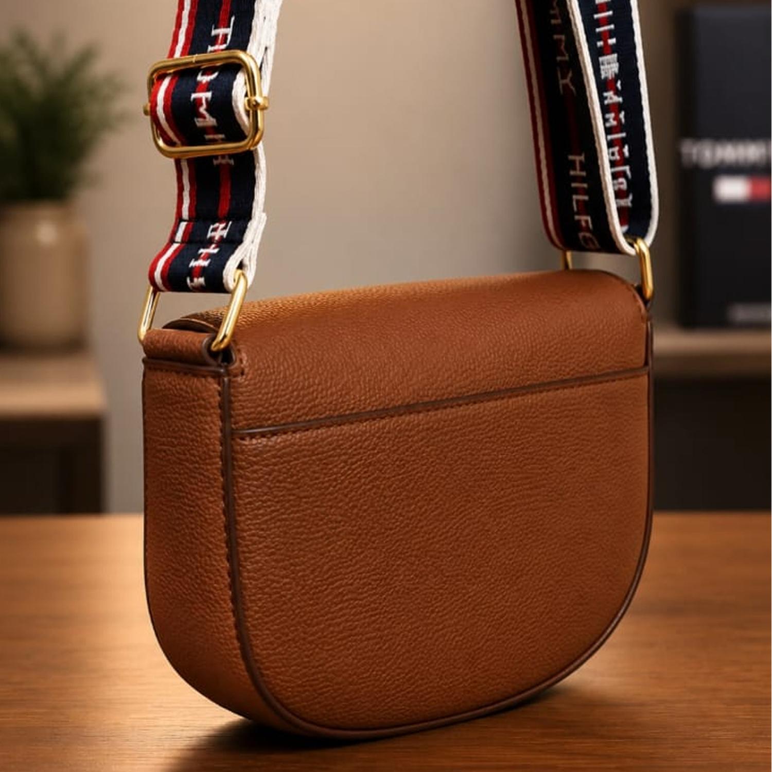 CARTERA CROSSBODY TOMMY HILFIGER SYLVIE II FLAP - MARRON - 3