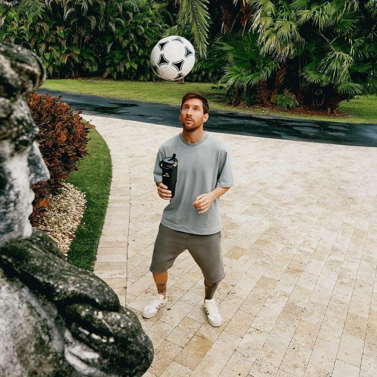 TUMBLER VASO STANLEY X MESSI ICEFLOW 2.0 - MESSI GOAT NEGRO - 6