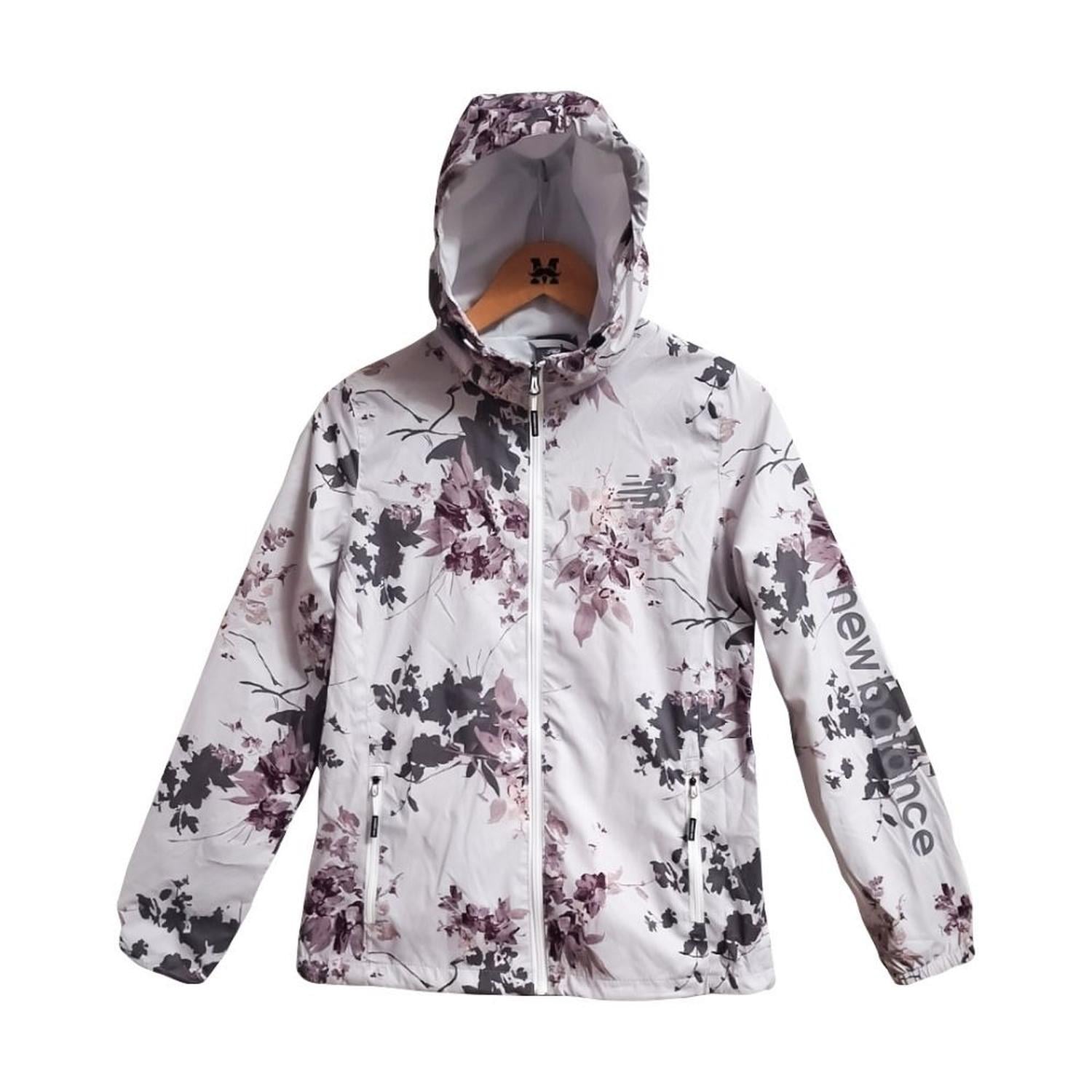 CASACA CORTAVIENTO CON CAPUCHA PARA MUJER NEW BALANCE FLORES - 1