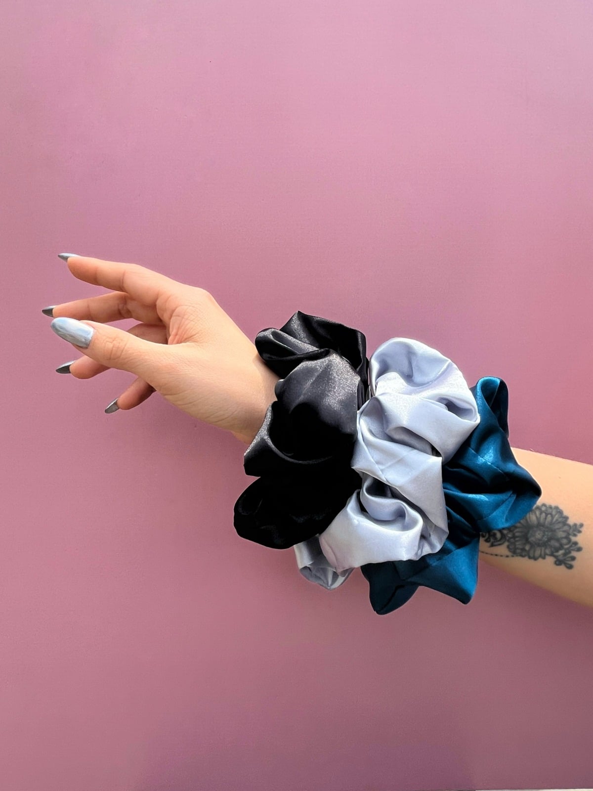 SCRUNCHIES DE SATIN - 03 UNIDADES DISCO - 1