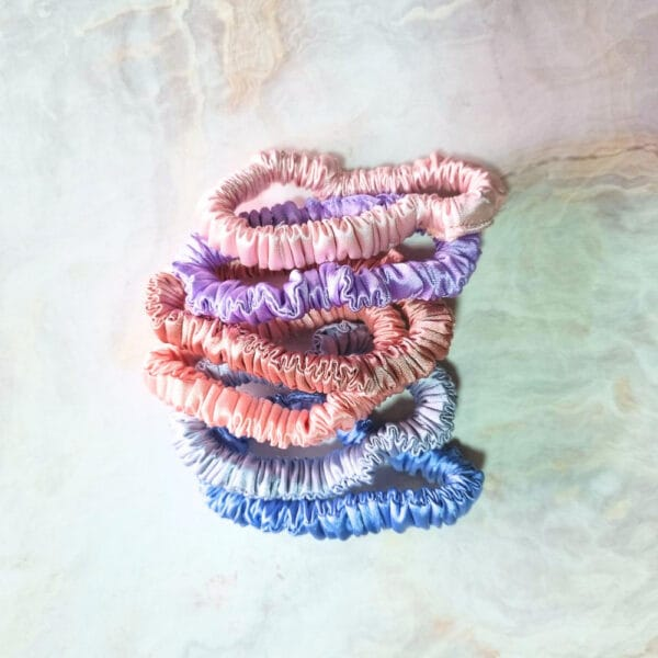 MINI SCRUNCHIES DE SATÍN - PACK DE 06 UNIDADES CON ESTUCHE CANDY - 1