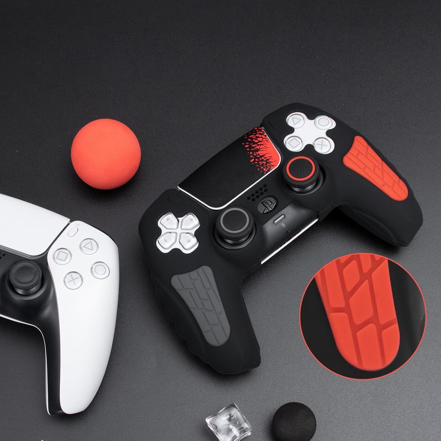 PROTECTOR DE SILICONA PARA MANDO PS5 DUALSENSE AKSW-181 NEGRO-ROJO - 2