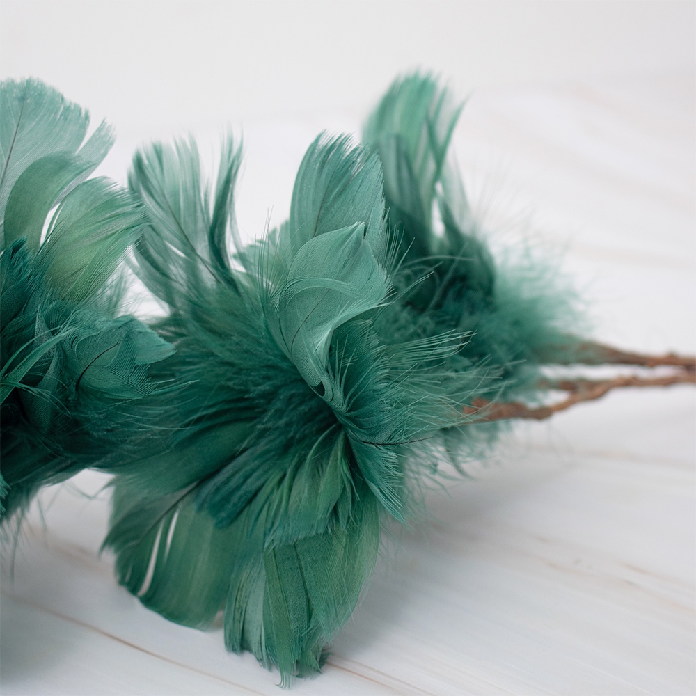 PLUMAS EN VARA PVC 58CM VERDE - 3