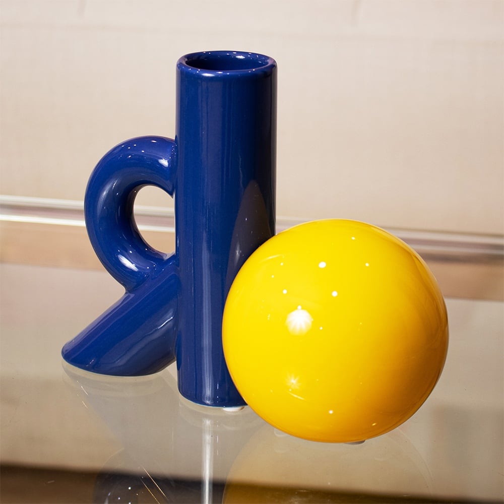 FLORERO PANADECOR MODERNO AZUL CON ESFERA AMARILLA 17CM PORCELANA - 1