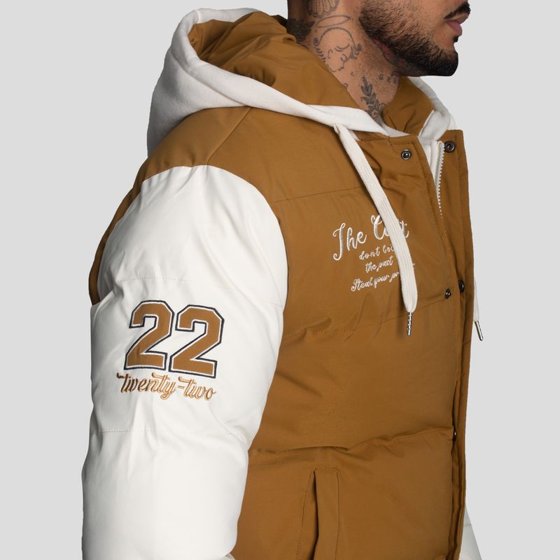 CASACA VARSITY PUFFER BLOCK COLOR CON CAPUCHA-REPELENTE AL AGUA - CORTAVIENTO Y BORDADO EN CONTRASTE - 4