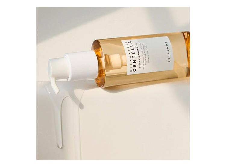 MADAGASCAR CENTELLA LIGHT CLEANSING OIL 200ML - 2