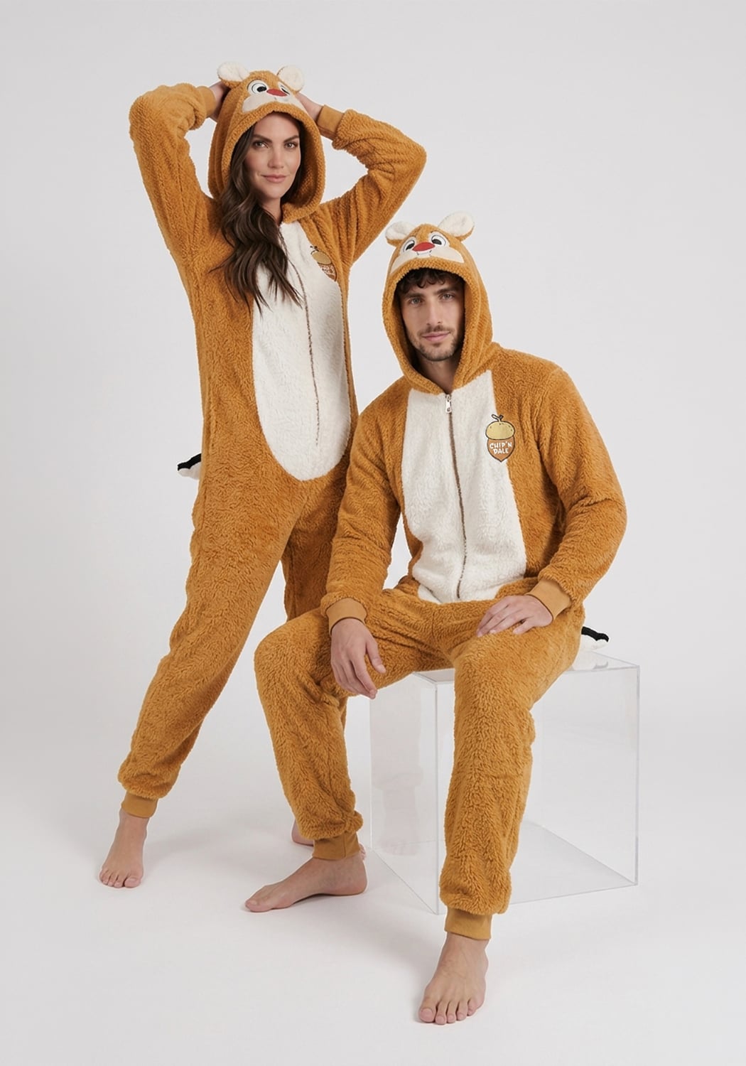 PIJAMA UNISEX ENTERIZO CHIP Y DALE - 1