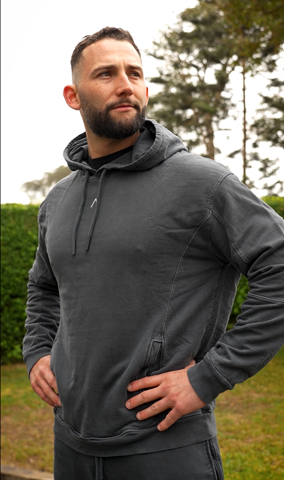 POLERA DEPORTIVA HOMBRE ESSENTIAL HOODIE GRIS - 2