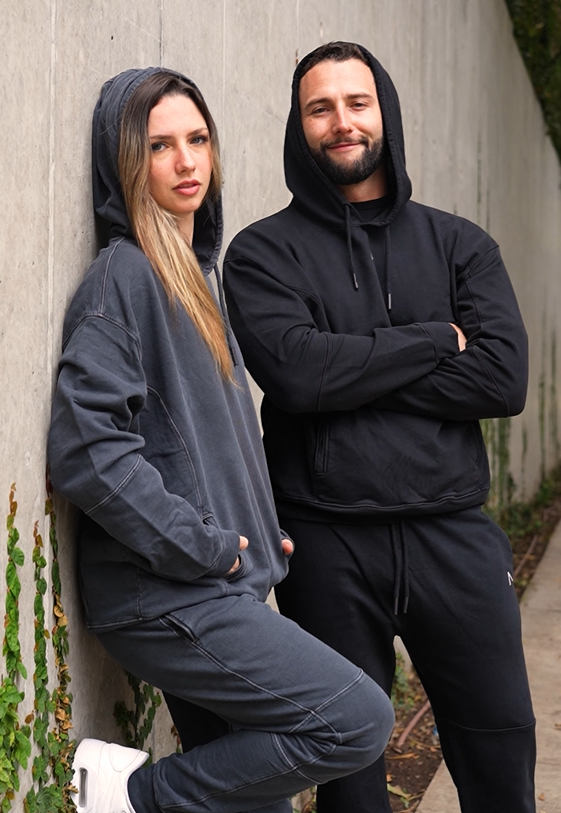 POLERA DEPORTIVA HOMBRE ESSENTIAL HOODIE GRIS - 4