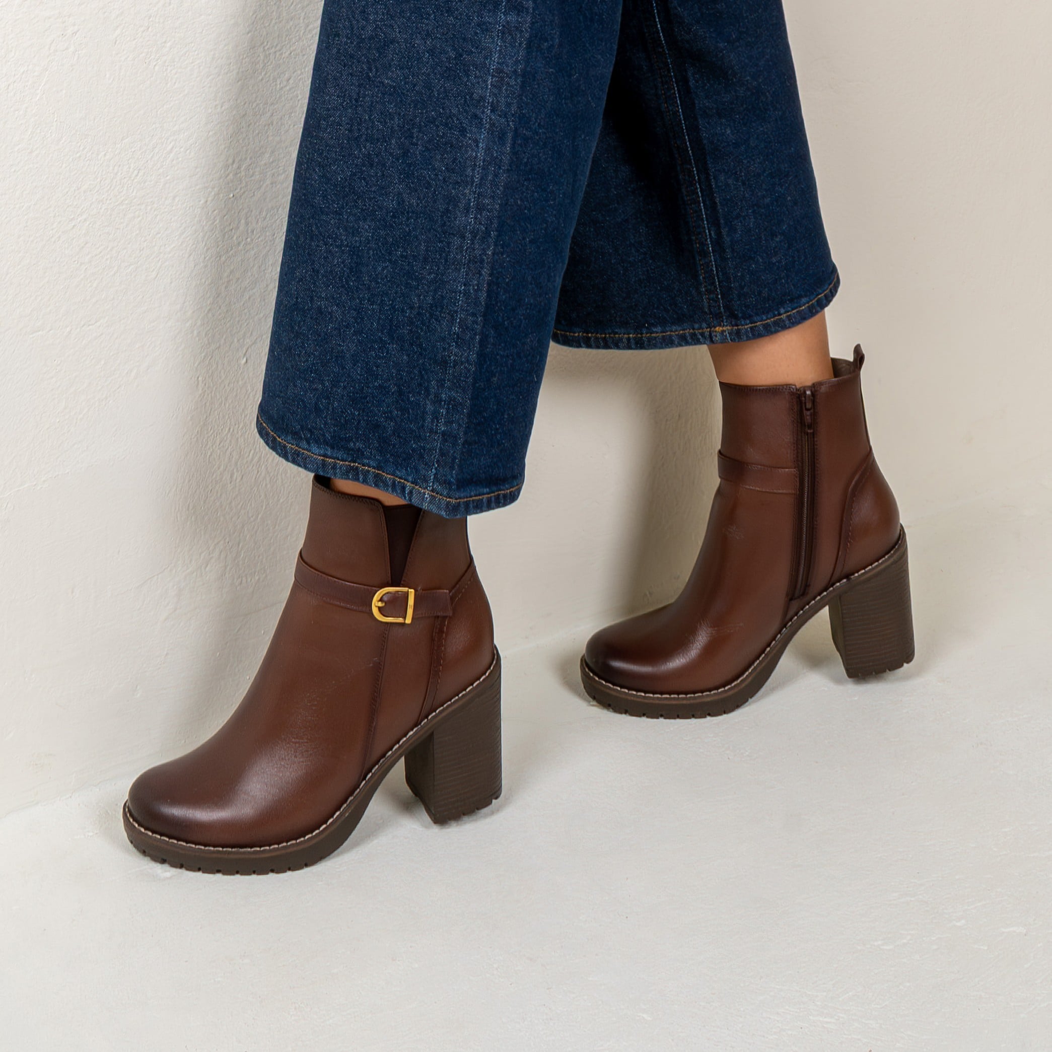 BOTIN CHELSEA LINDA-2622 CANELA VIALE CUERO - 1
