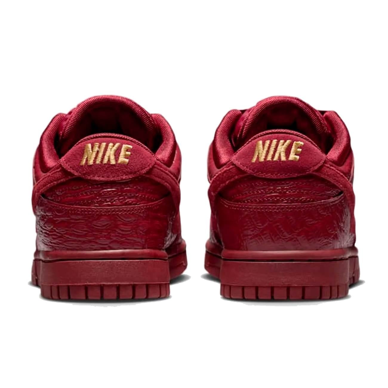 ZAPATILLAS NIKE PARA MUJER URBANAS DUNK LOW SS - BORDÓ HV4388-600 - 4
