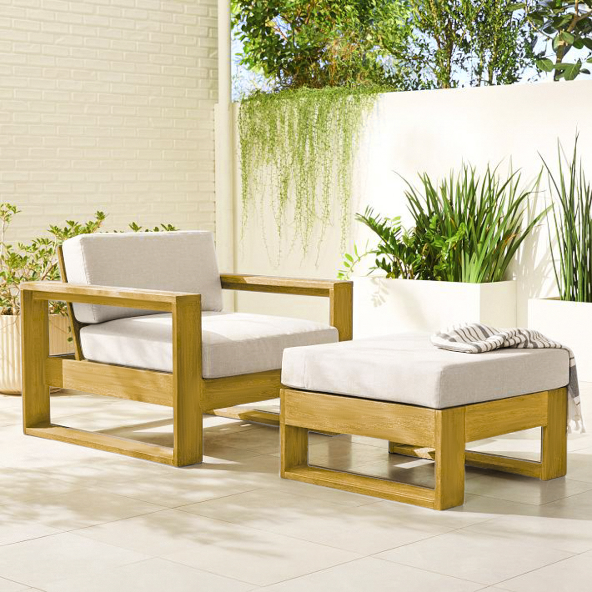 POLTRONA DE TERRAZA CON REPOSAPIÉS EN MADERA ALBA MOVENDA - 1