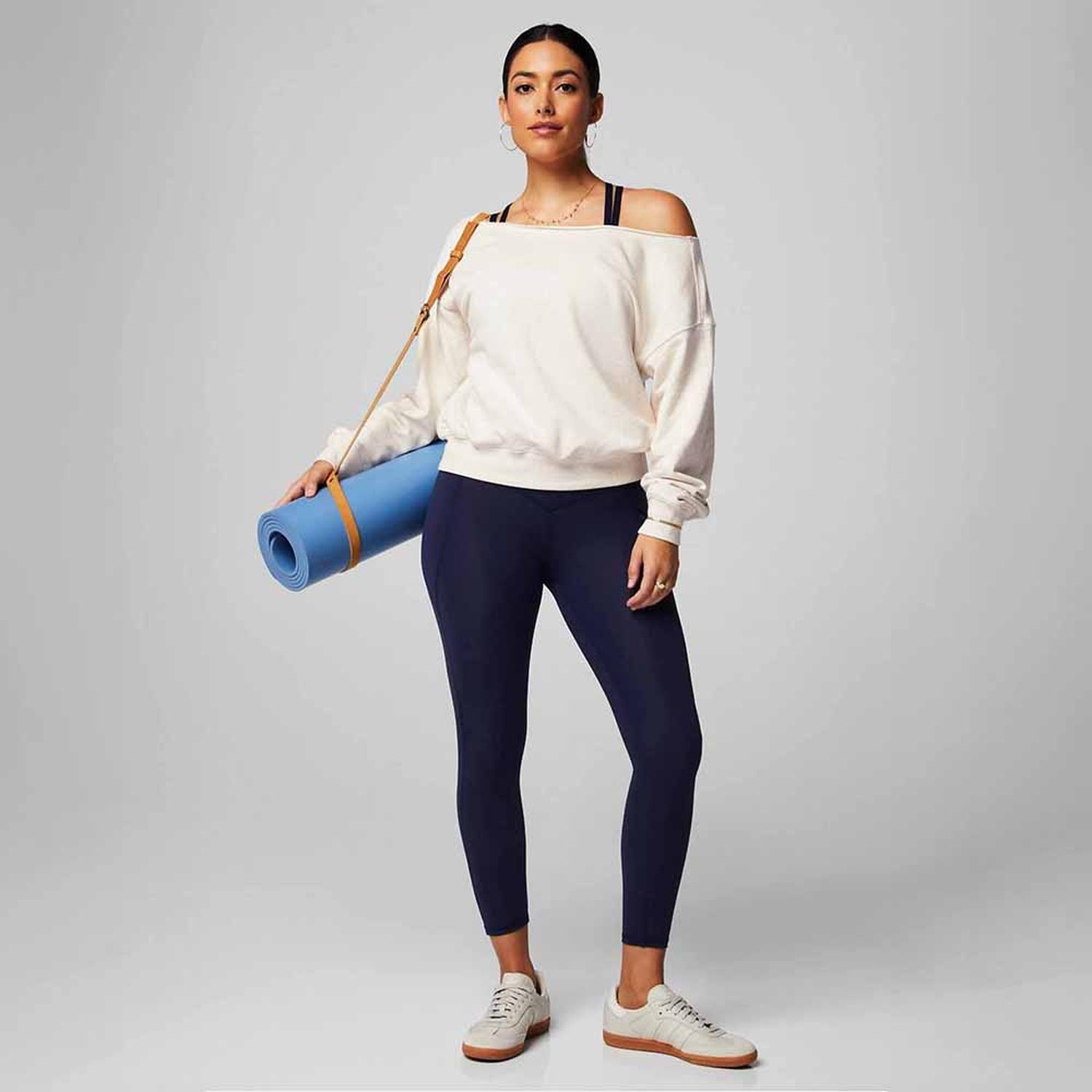 POLERA FABLETICS YEAR ROUND TERRY OFF SHOULDER SWEATSHIRT MUJER - 3