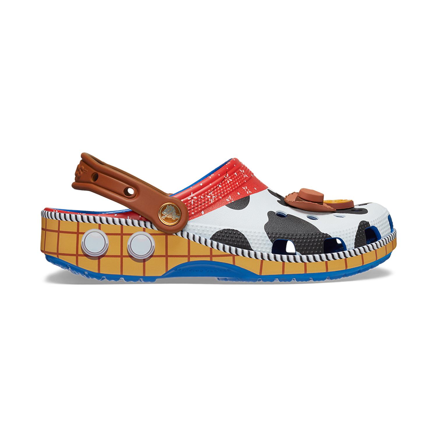 ZUECOS CROCS TOY STORY WOODY CLASSIC CLOG UNISEX - 1