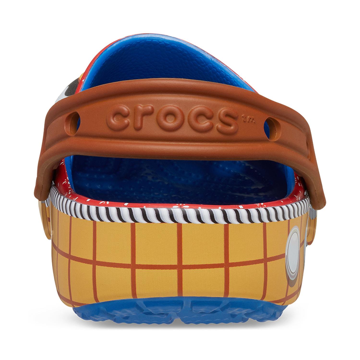 ZUECOS CROCS TOY STORY WOODY CLASSIC CLOG K - NIÑOS - 4