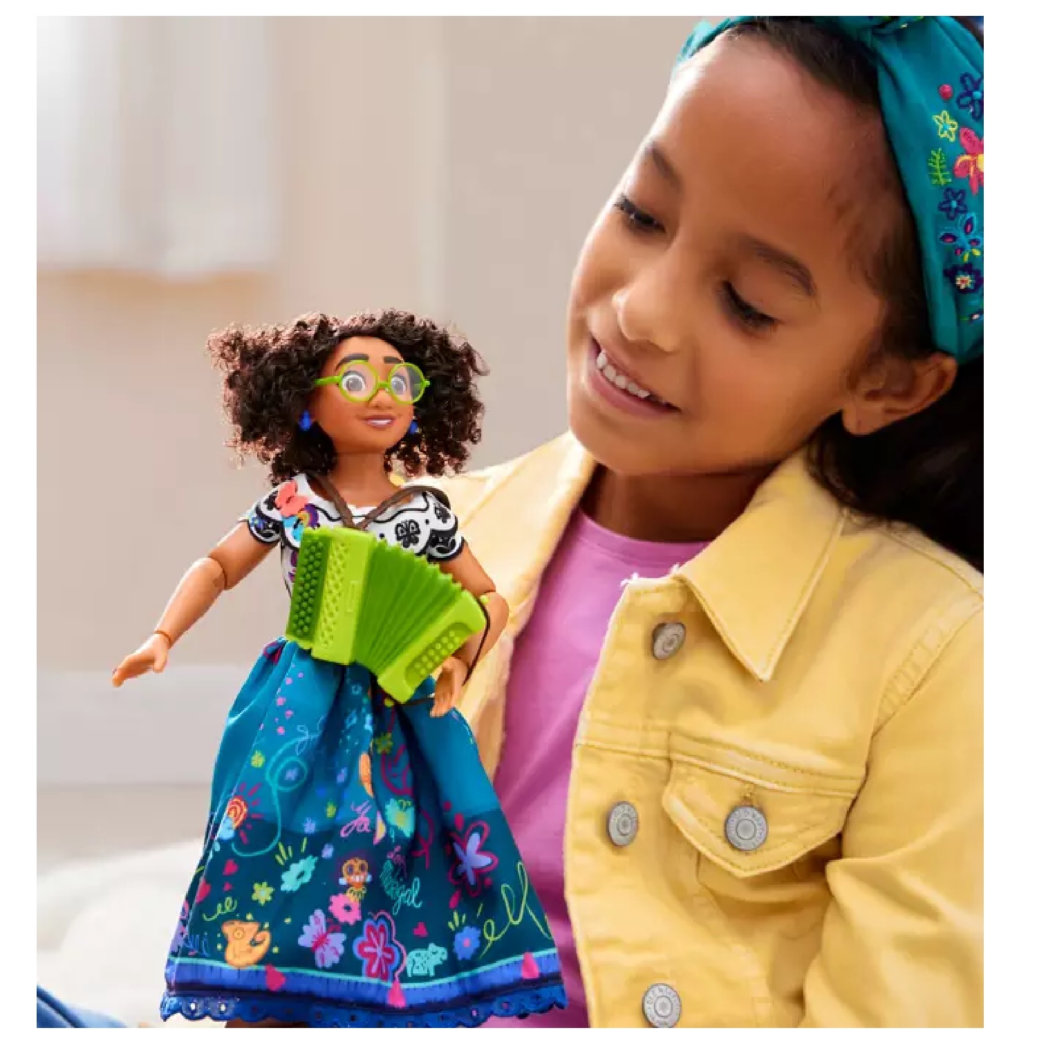 MUÑECA MIRABEL MUSICAL ENCANTO 28 CM - 3