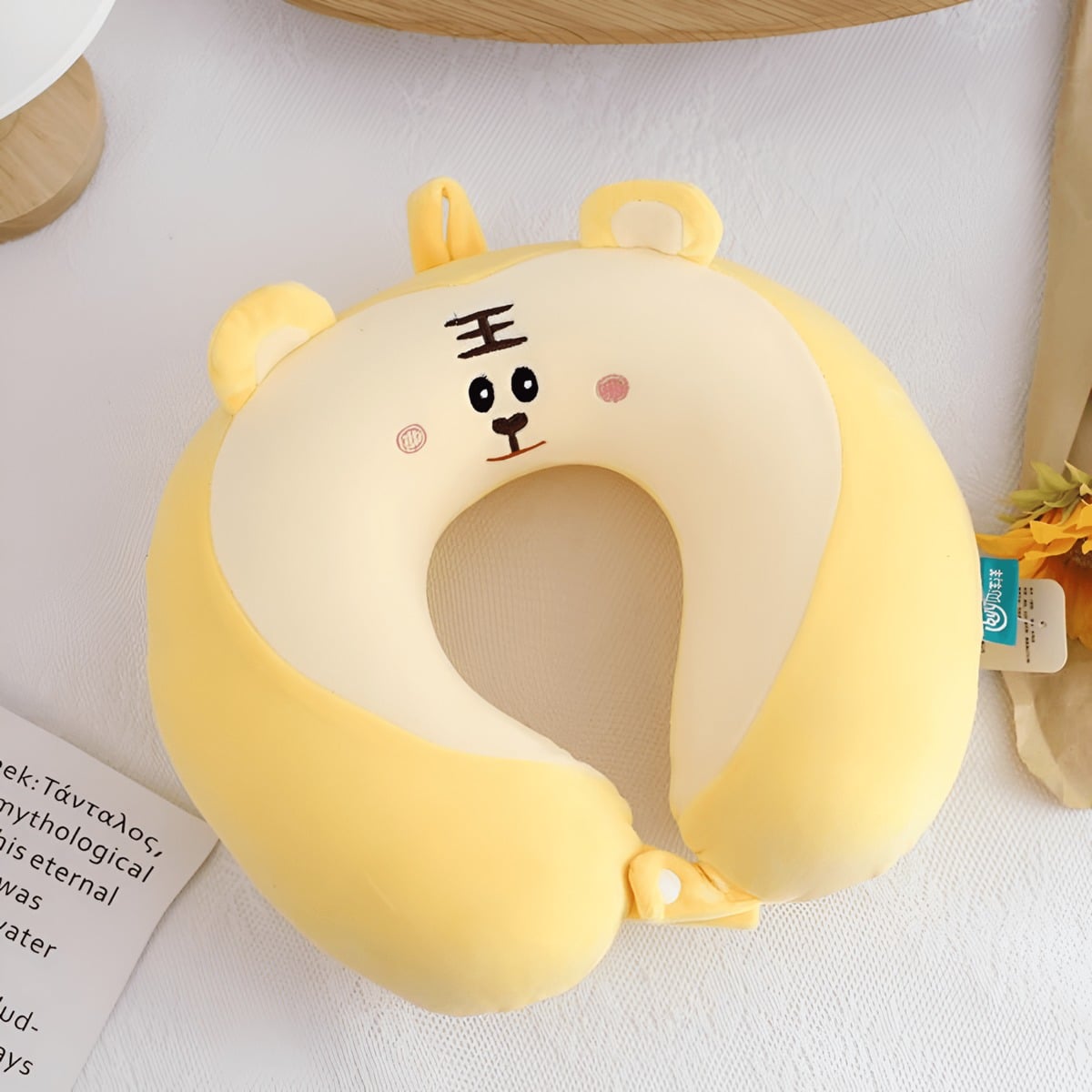 COJÍN CERVICAL PARA VIAJE MODELO KAWAII AMARILLO. - 3