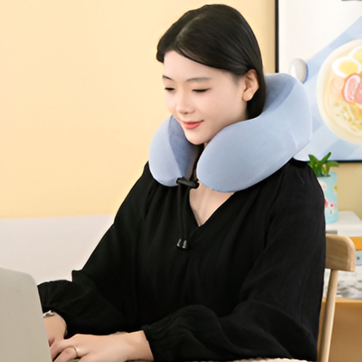 COJÍN PARA CUELLO ALMOHADILLA CERVICAL AJUSTABLE MODELO RAYADO CELESTE. - 2