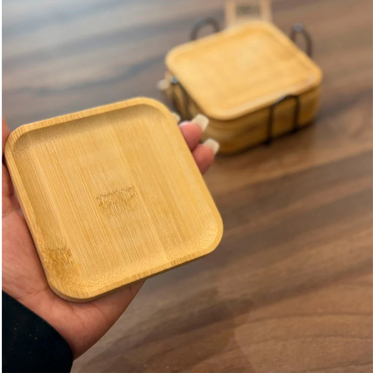 SET DE 4 POSAVASOS CUADRADOS DE BAMBÚ CON SOPORTE - 3