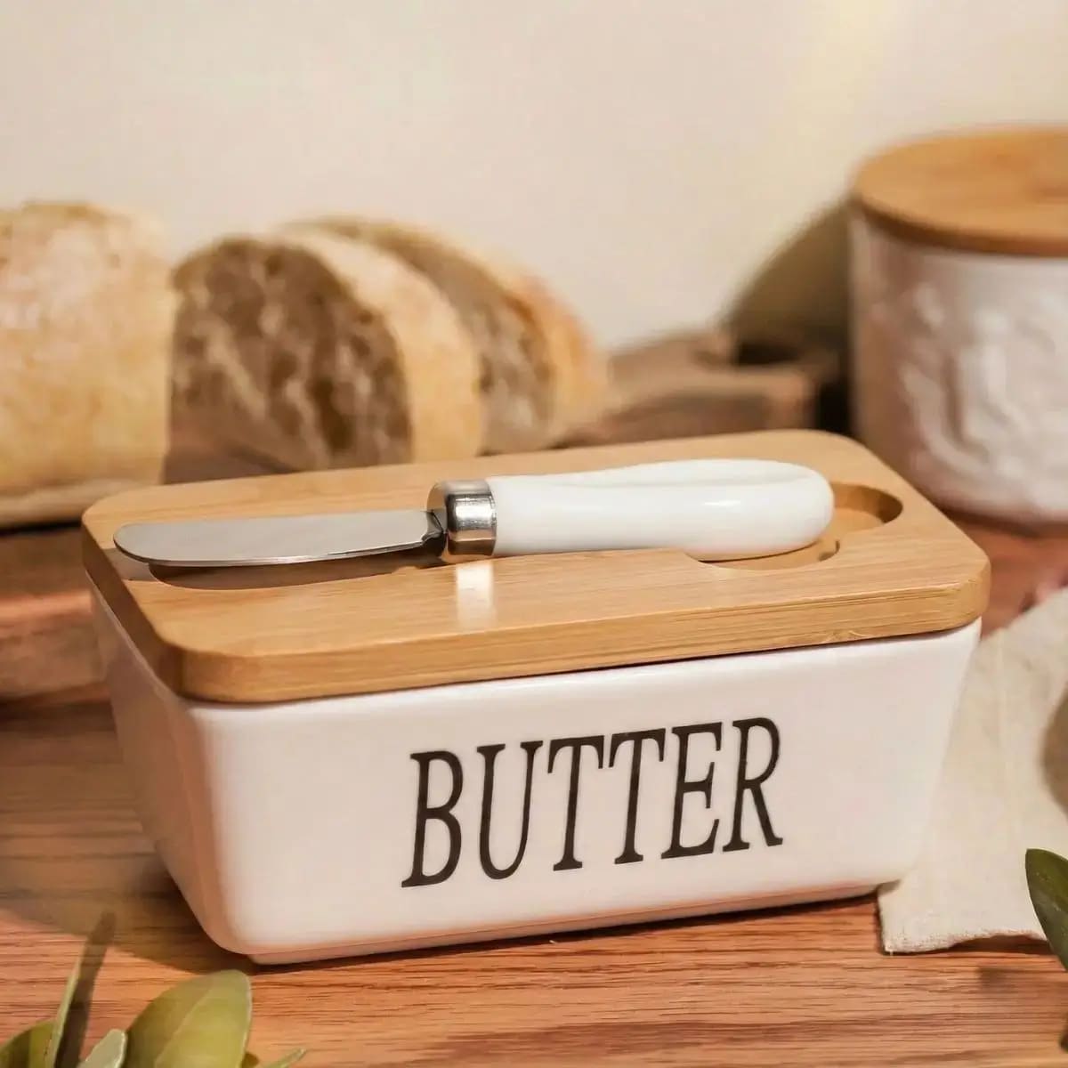 MANTEQUILLERA DE CERÁMICA CON TAPA DE BAMBÚ Y CUCHILLO BLANCO - 5