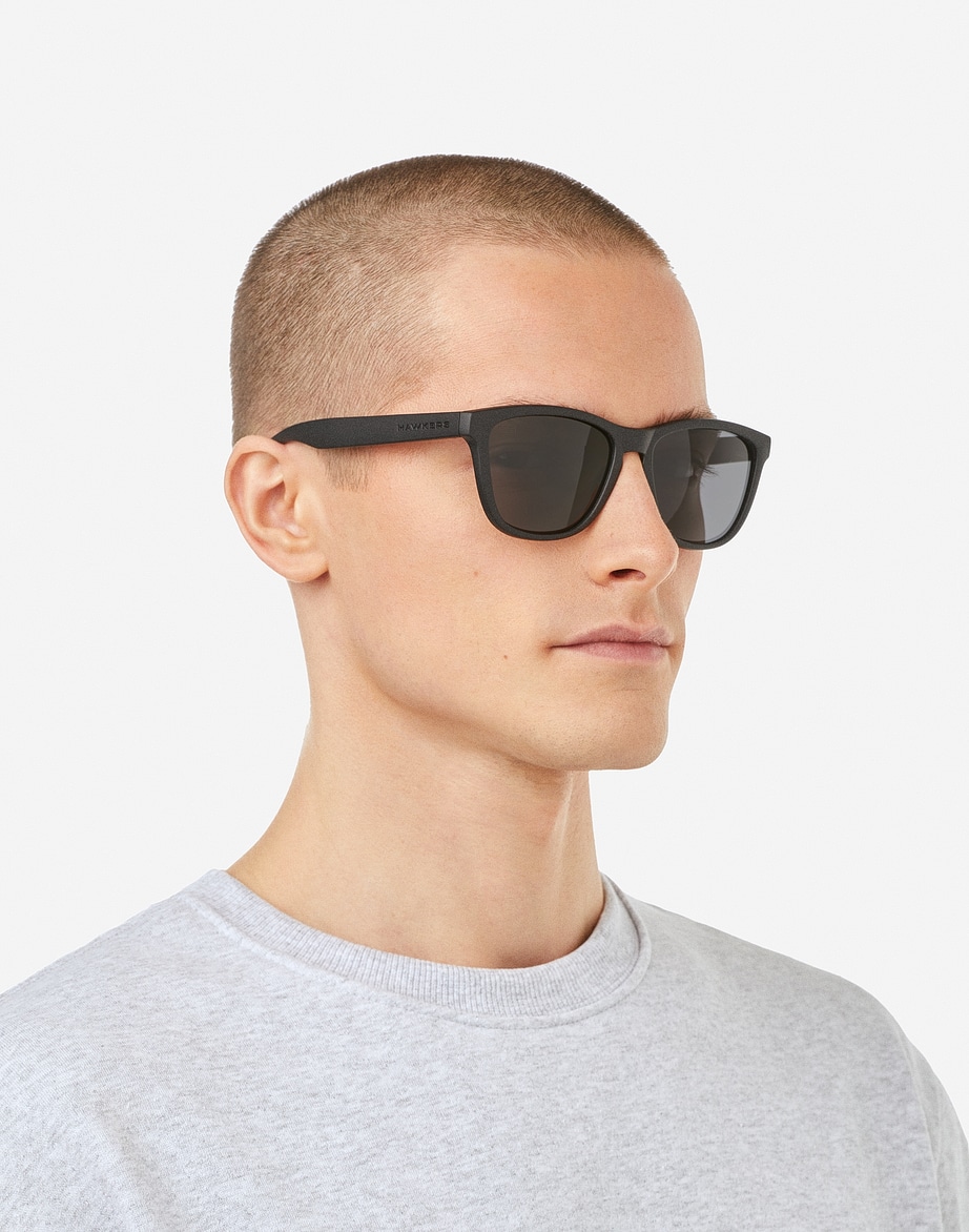 LENTES DE SOL POLARIZADO HAWKERS ONE 140014 NEGRO MATE UNISEX TALLA 54MM - NEZMUN.PE - 2