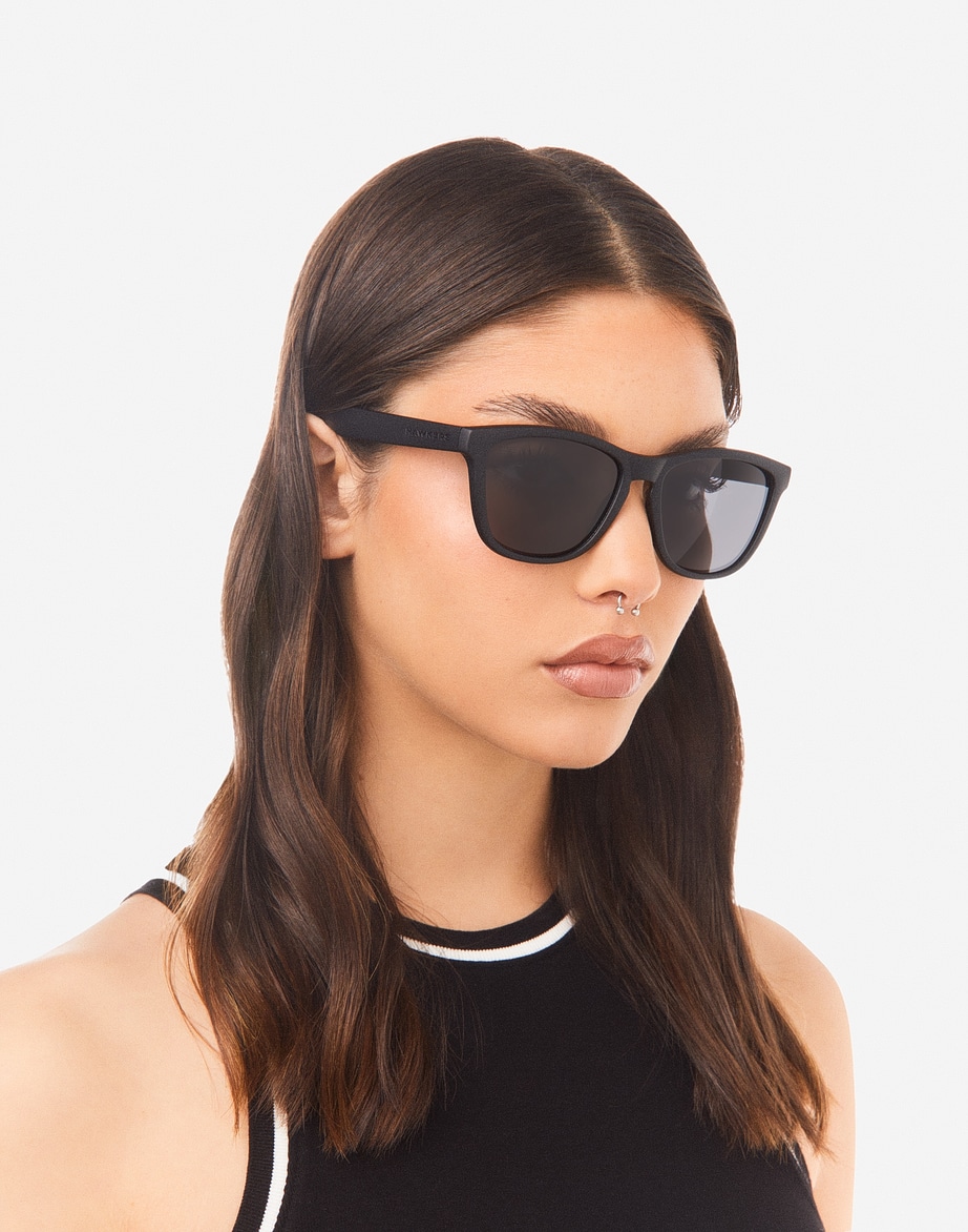LENTES DE SOL POLARIZADO HAWKERS ONE 140014 NEGRO MATE UNISEX TALLA 54MM - NEZMUN.PE - 3
