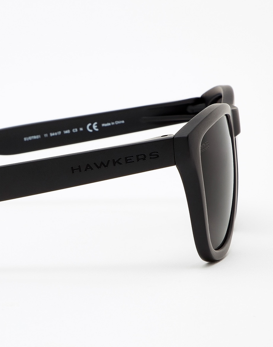 LENTES DE SOL POLARIZADO HAWKERS ONE 140014 NEGRO MATE UNISEX TALLA 54MM - NEZMUN.PE - 9