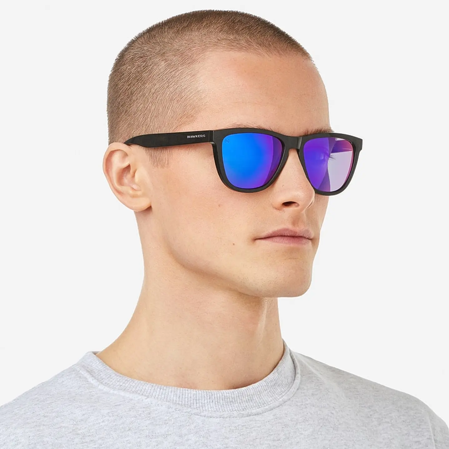 LENTES DE SOL HAWKERS ONE RAW HONR21QLT0 NEGRO BRILLOSO AZUL ESPEJADO TALLA 54MM - NEZMUN.PE - 2