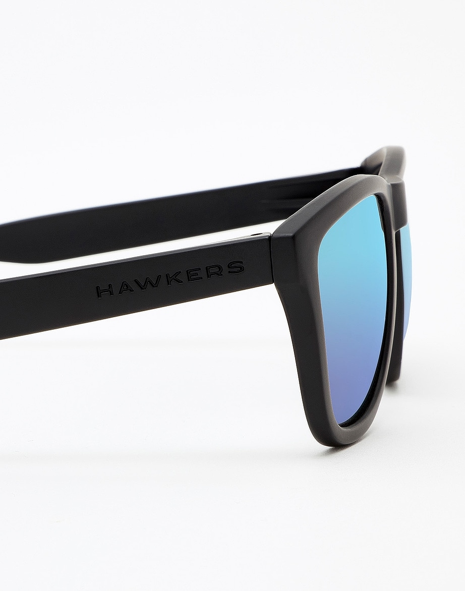 LENTES DE SOL HAWKERS ONE OTR30 NEGRO CARBON CELESTE ESPEJADO TALLA 54MM - NEZMUN.PE - 7