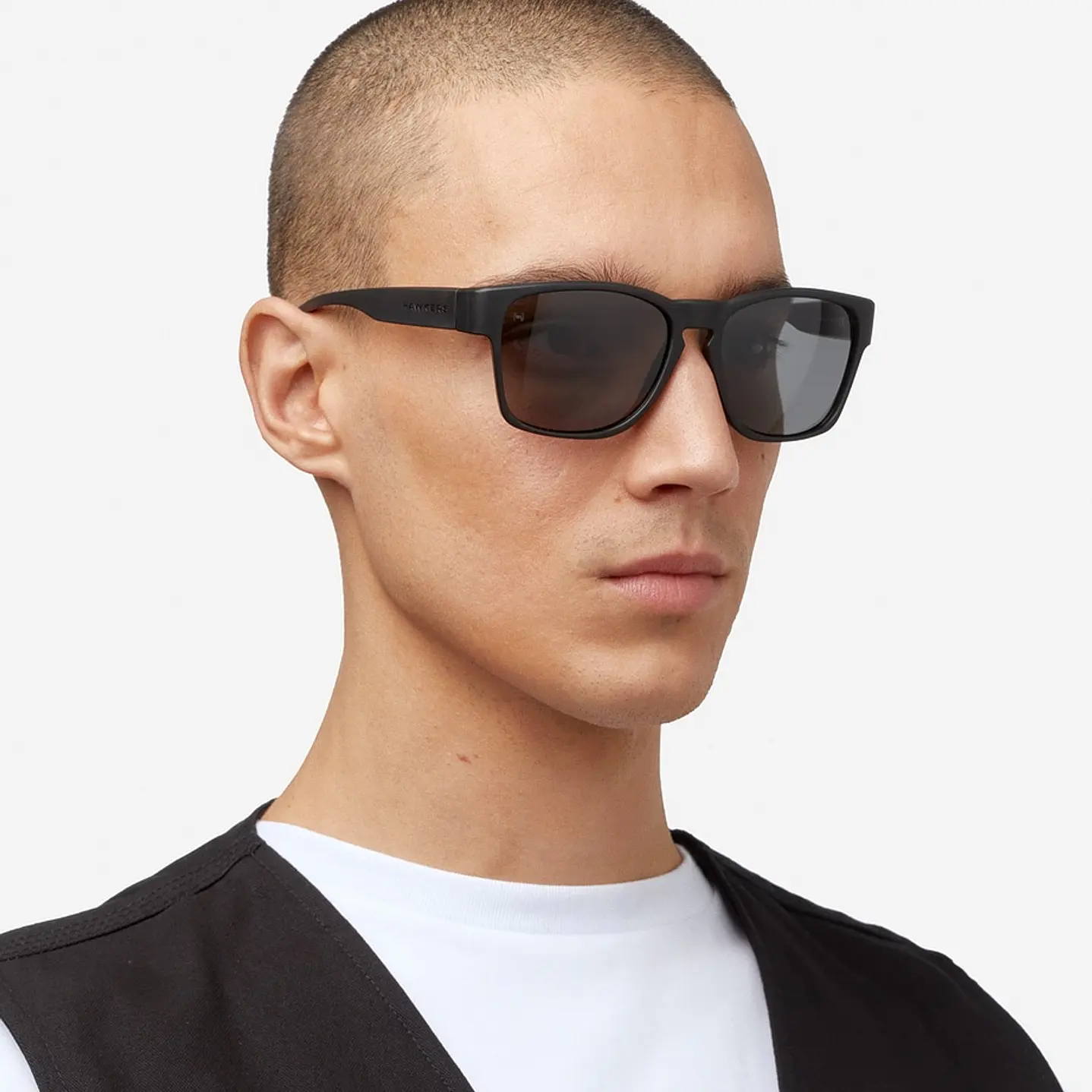 LENTES DE SOL POLARIZADO HAWKERS CORE RAW BLACK HCRA22BBTP - TALLA 56MM - NEZMUN.PE - 3
