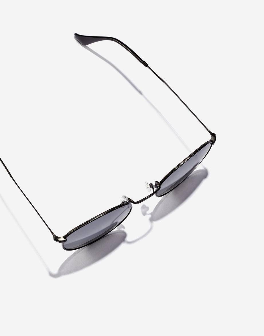LENTES DE SOL POLARIZADO HAWKERS MOMA MIDTOWN BLACK GREY HMMI22BGMP - TALLA 49MM - NEZMUN.PE - 9