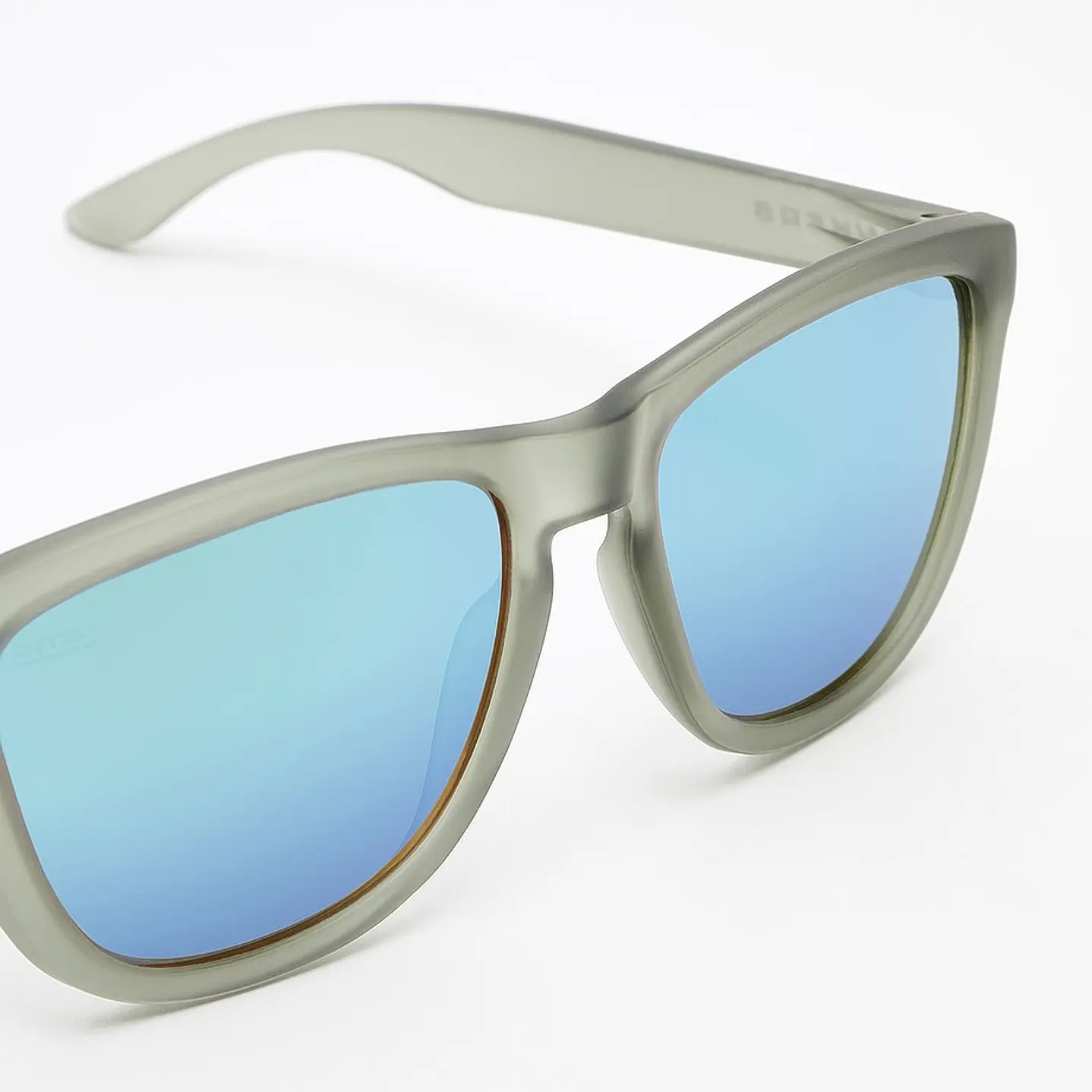 LENTES DE SOL HAWKERS ONE FROZEN GREY CLEAR BLUE 018TR26 - TALLA 54MM - NEZMUN.PE - 8
