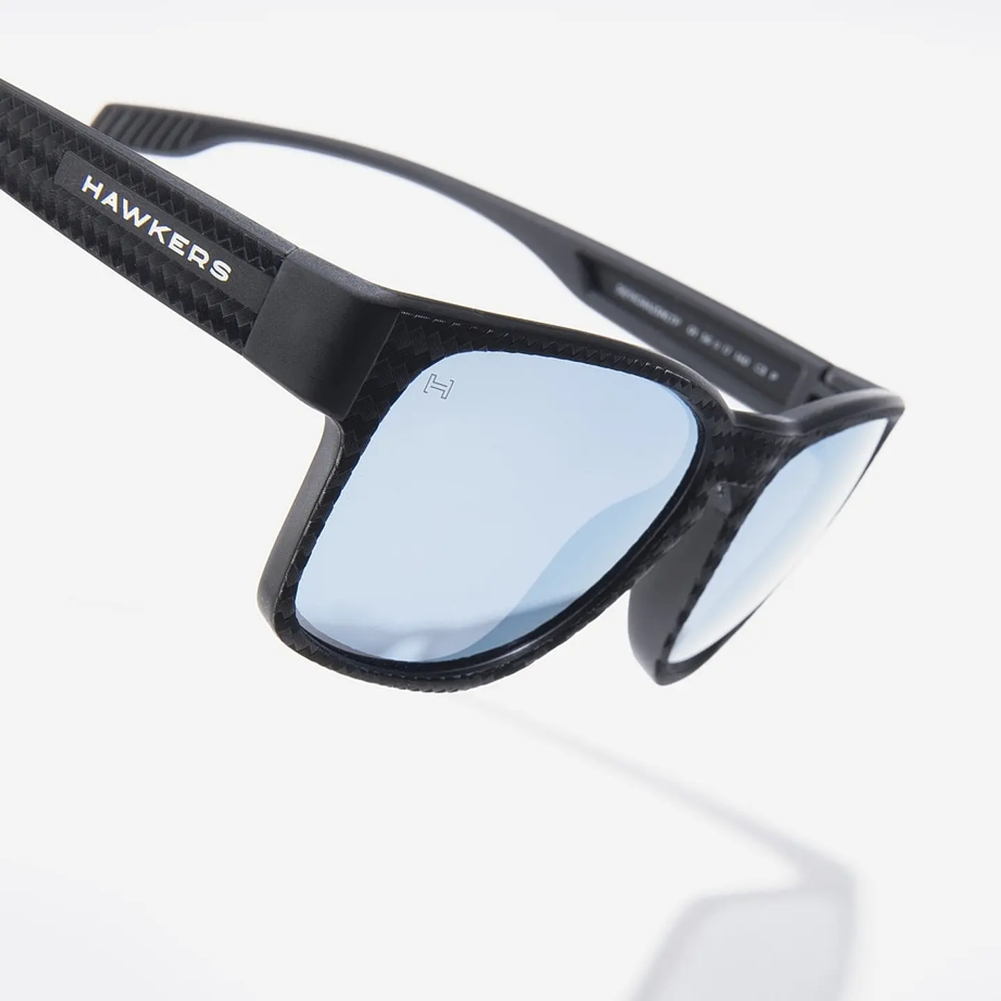 LENTES DE SOL POLARIZADO HAWKERS CORE RAW CARBON FIBER AZUL HCRA25NLTP - TALLA 56MM - NEZMUN.PE - 9