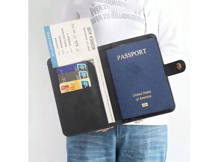 PORTAPASAPORTE COOL BAGS NEGRO BROCHE - 2