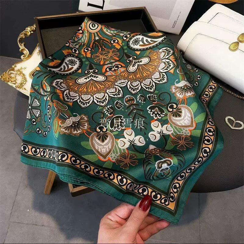 PAÑOLETA BANDANA PAÑUELO PHILLIPA DE 70X70 CM - 2