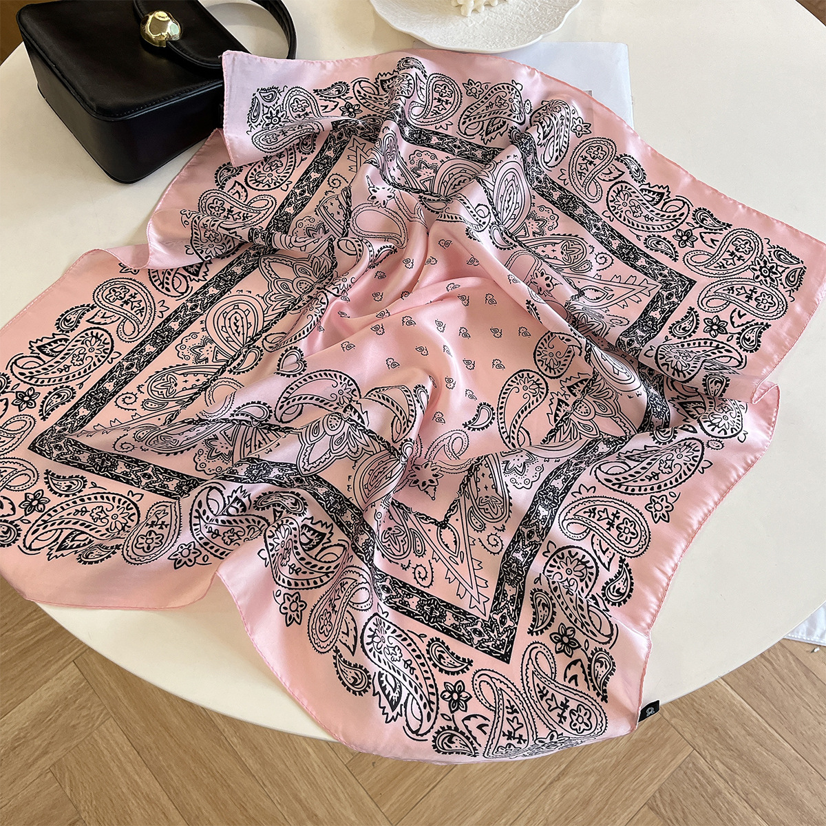 PAÑOLETA BANDANA PAÑUELO LUCIENNE ROSADO DE 70X70 CM - 1