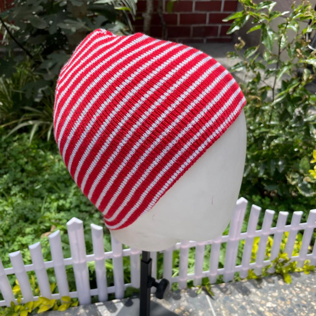 BEANIE WALDO A RAYAS CON DESTELLOS PLATEADOS - ROJO - 1